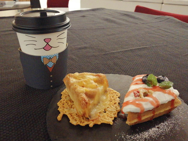 お好きなワッフル2種 &ドリンクセット