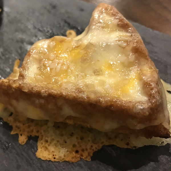 パリパリチーズのシュガーワッフル