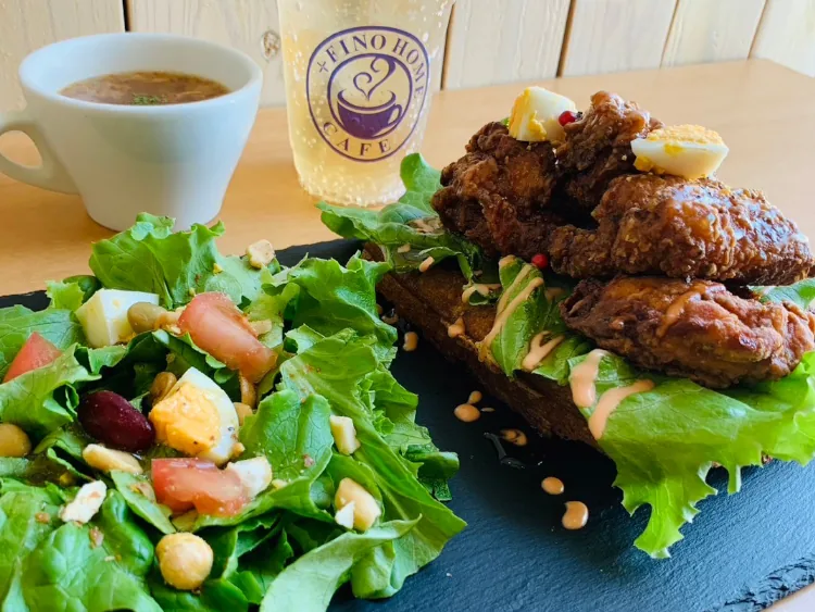 8種のスパイスで漬け込むメープルチキンプレート