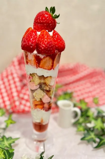 古都華の贅沢いちごパフェ
